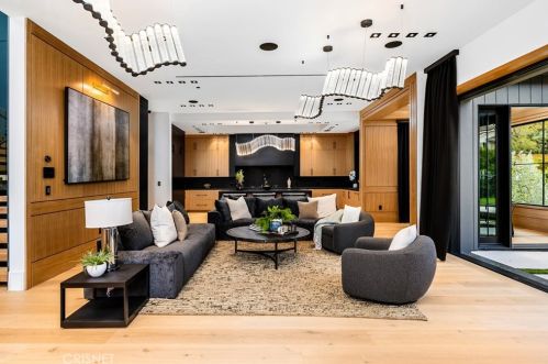 4508 Haskell Ave, Van Nuys CA  91436-3148 exterior