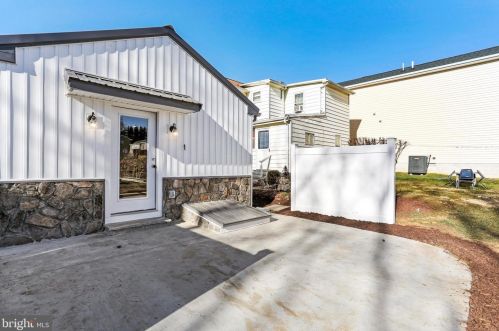 429 Lawrence St, Charles Town WV  25414-1552 exterior