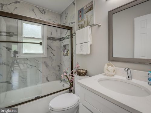 8813 Lagrange St, Lorton VA 22079-1643 exterior