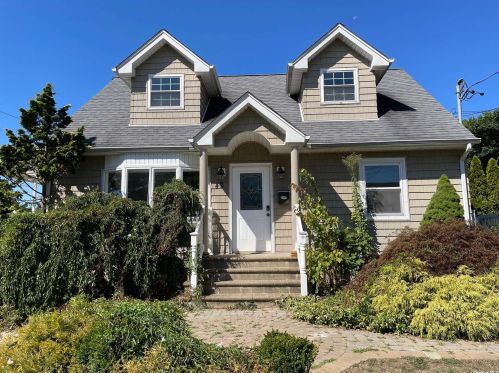 42 22nd St, Deer Park, NY 11729-3941