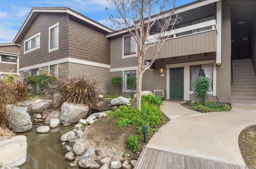 305 Streamwood, Irvine, CA 92620-1968