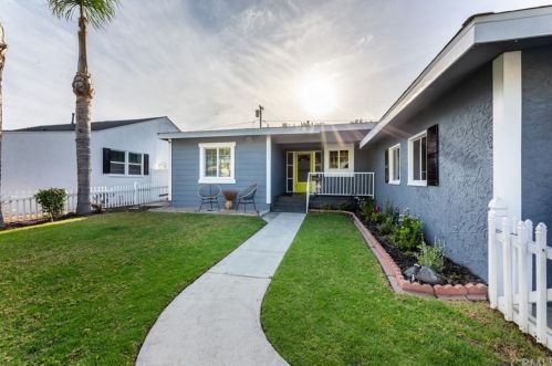 2845 Iroquois Ave, Long Beach CA  90815-1509 exterior