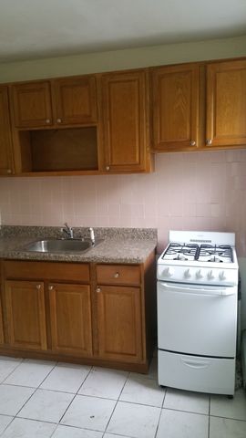 10418 164th St, Jamaica, NY 11433-2116