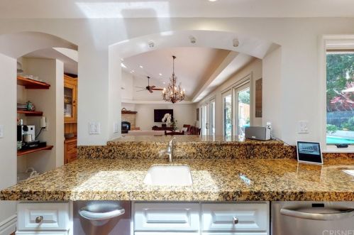 22926 Wrencrest Dr, Calabasas CA  91302-1866 exterior