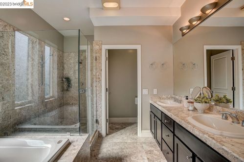 7164 Buckingham Blvd, Berkeley CA  94705-1715 exterior