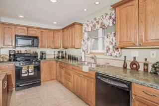 4 Donny Dr, New Hamburg NY  12590-2313 exterior