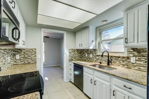1822 Chisolm Trl, Lewisville, TX 75077-2732