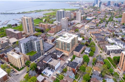 1550 Royall Pl, Milwaukee WI 53202-1808 exterior