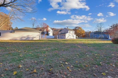 22 Tunxis St, Farmington CT  06032-2814 exterior
