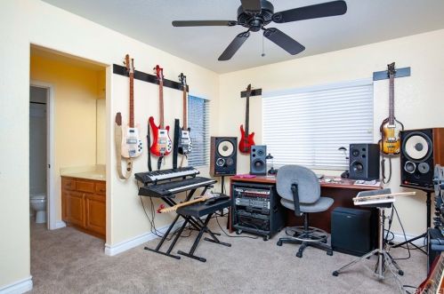 42320 Aaron Ct, Lancaster CA 93536-1266 exterior