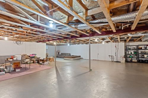 7522 Mequon Square Dr, Thiensville WI  53092-8528 exterior