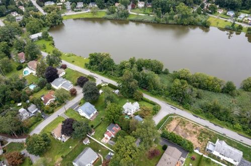 106 Oak Cir, Mahopac NY  10541-4146 exterior