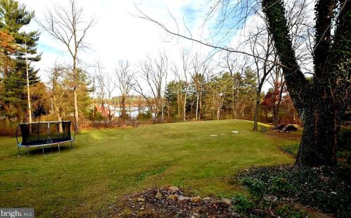 6644 Woodland Dr, Spring Grove PA 17362-8622 exterior