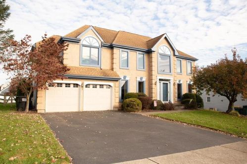 4816 Concord Cir, Easton, PA 18045-8142