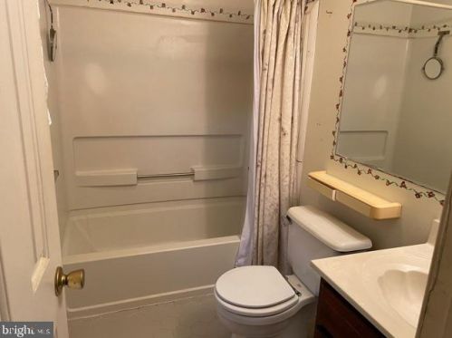 303 Forrest Ave, Shrewsbury PA  17361-1332 exterior