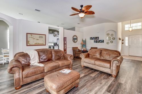 1101 Stillwater Dr, Deland, FL 32720-2572