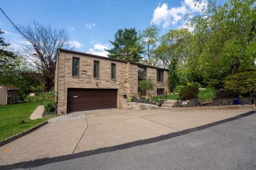 4707 Carriage Dr, Pittsburgh, PA 15236-1917