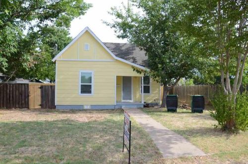 612 Wichita St, Henrietta, TX 76365-2940