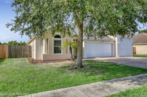 4046 Foothill Dr, Titusville, FL 32796-1188