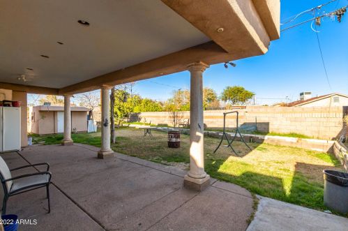 3319 61 St, Phoenix AZ 85033-4112 exterior