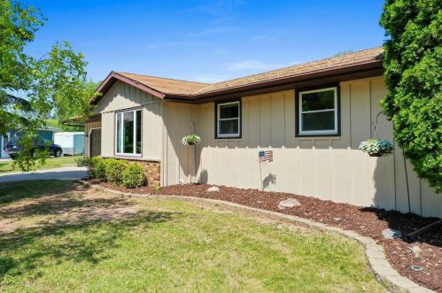 2407 Jubilee Dr, Green Bay, WI 54311-6437