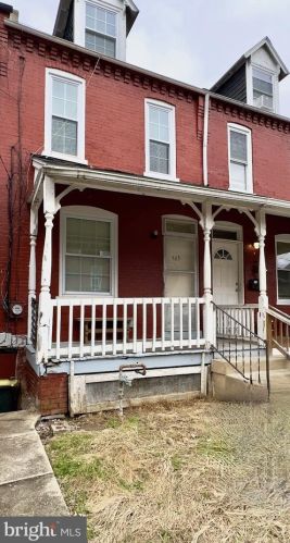 565 Pershing Ave, Lancaster PA  17602-4369 exterior