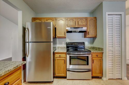 1011 Alexandria Ave, Fort Pierce FL 34953-3401 exterior