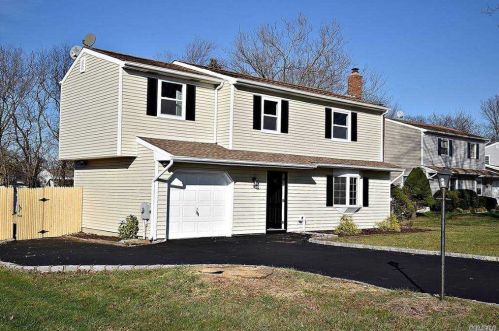 47 2nd Pl, Central Islip, NY 11722-2632