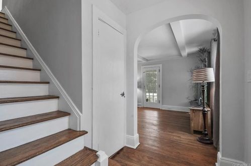 66 Quinby Ave, White Plains, NY 10606-3112