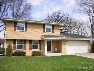 8044 Beacon Hill Dr, Hales Corners, WI 53132-8979
