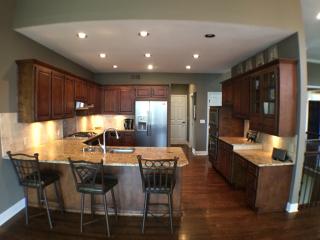 9916 Vista Dr, Shawnee Mission KS  66220-2632 exterior