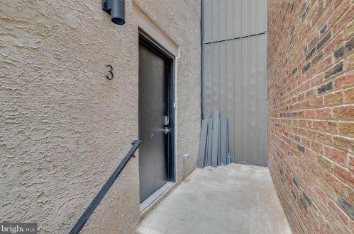 721 3rd St, Philadelphia PA  19123-2903 exterior