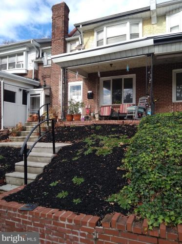 6621 Lotus Rd, Philadelphia, PA 19151-2345