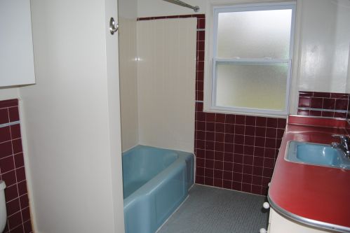 8339 Lk Dr, Milwaukee WI 53217-2816 exterior