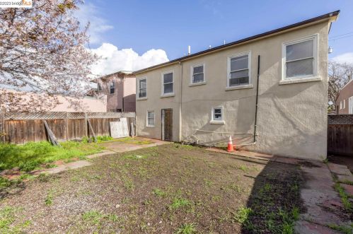 2545 Havenscourt Blvd, Oakland CA  94605-1970 exterior