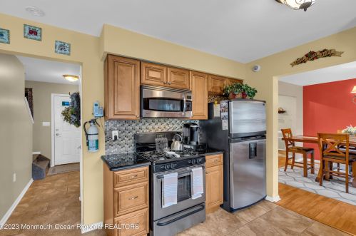 51 Camden Dr, Bricktown NJ 08723-7552 exterior