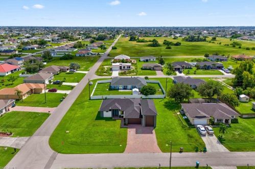 346 30th St, Cape Coral, FL 33904-3429