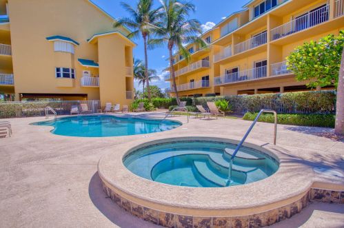 1550 Ocean Dr, Fort Pierce, FL 34949-3316