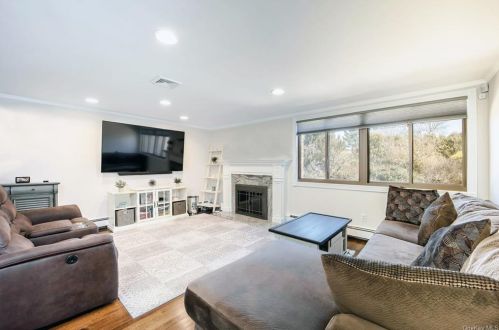 152 Brush Hollow Cres, Rye Brook NY  10573-1624 exterior