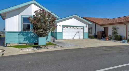 622 Via Santa Paulo, Vista, CA 92081-6370