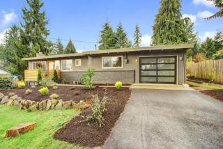 729 202nd St, Seattle, WA 98133-3109