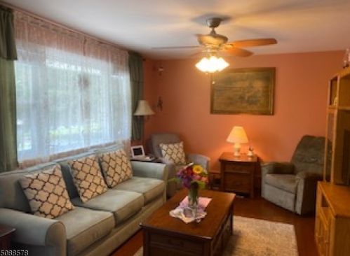 111 Lilac Dr, Annandale NJ  08801-3454 exterior