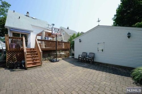 448 James St, N Milford NJ  07646-1022 exterior