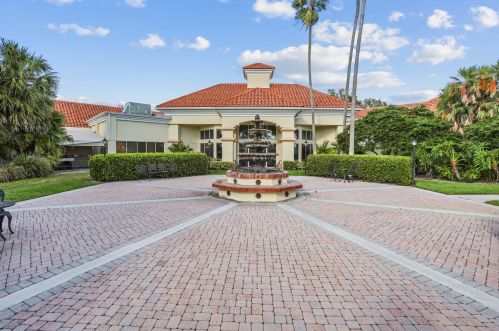 899 Sarria Ct, Fort Pierce FL  34986-1700 exterior