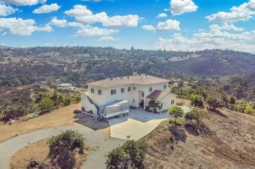30453 Sagewood Rd, Vista, CA 92084-1109