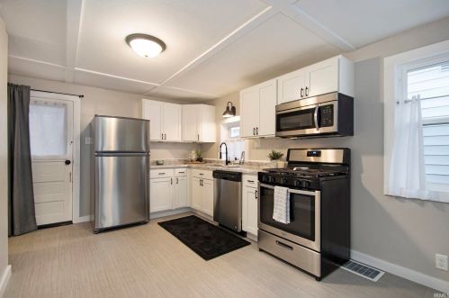 1809 Homewood Ave, Mishawaka IN  46544-2639 exterior