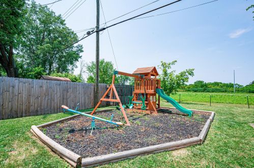 430 Madison Dr, West Jefferson OH  43162-1304 exterior