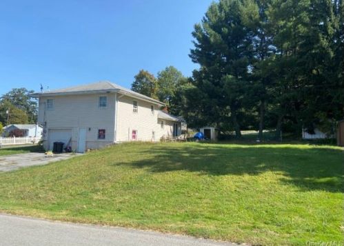 8 Wayne Pl, Middletown, NY 10940-2923