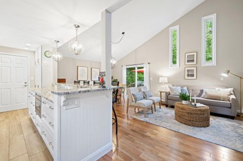 61 Winding Pond Rd, Londonderry, NH 03053-3371