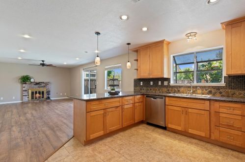 1026 Acaciawood Ct, Los Banos CA  93635-2937 exterior